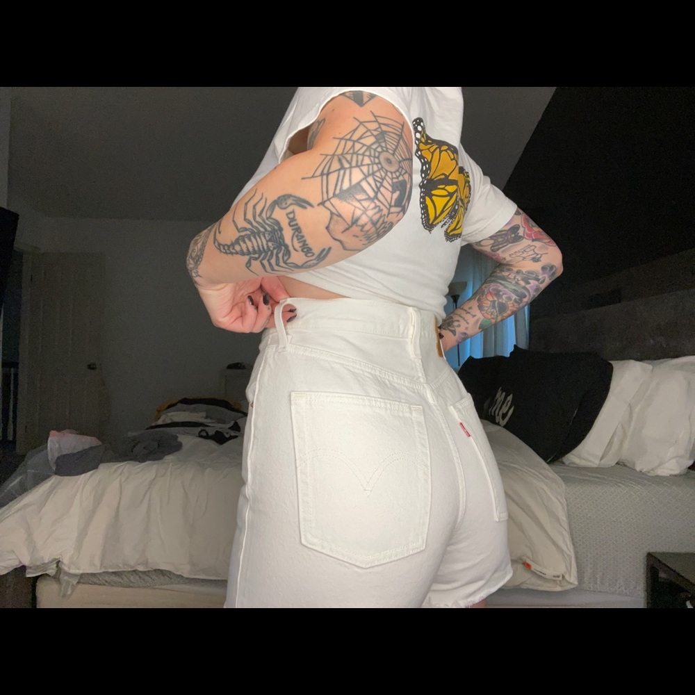 White rib cage Levi’s